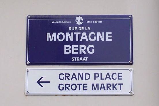 Street sign in Brussels: Rue de la Montagne - Bergstraat
